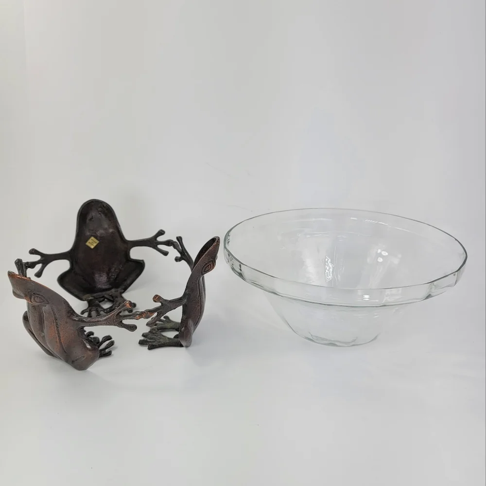 Decorative Glass Bowl Vase Centerpiece with Three Sitting Metal Frogs Stand Base
